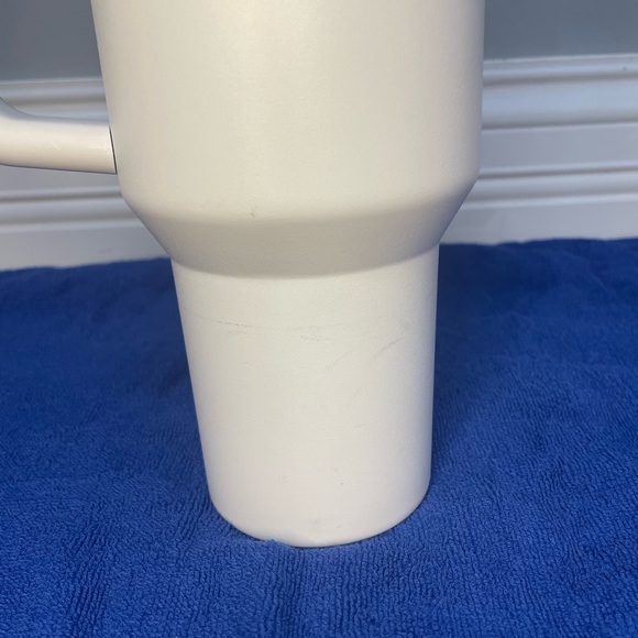 WHITE USED ONCE 40 OZ WHITE STANLEY - Picture 6 of 12
